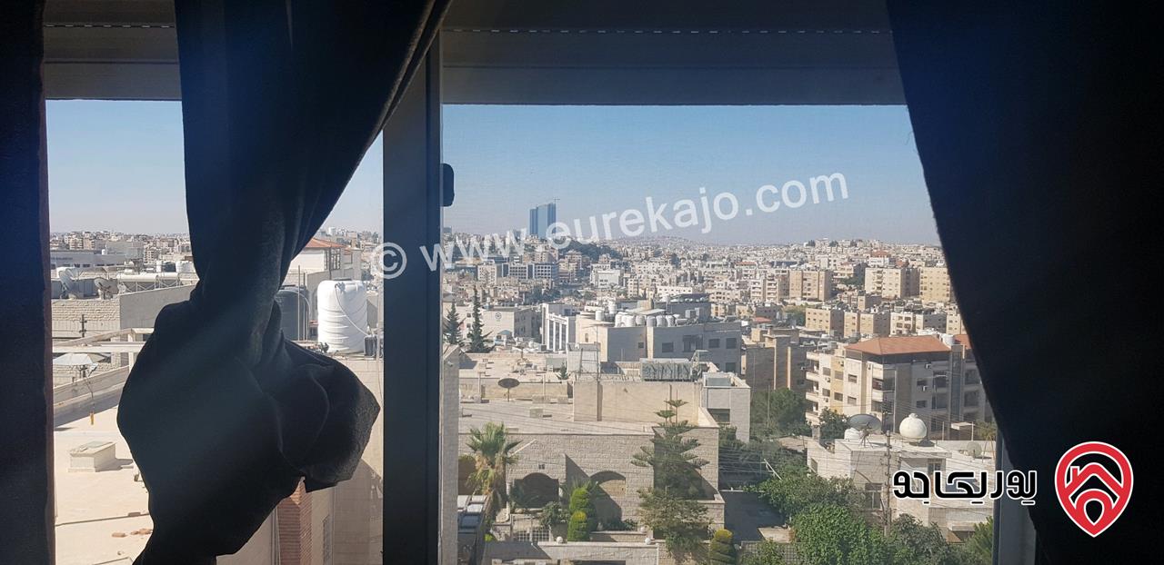 شقة طابقية مساحة 250م داخلي + 85م ترس طابق ثالث مطلة للبيع في عمان - تلاع العلي 