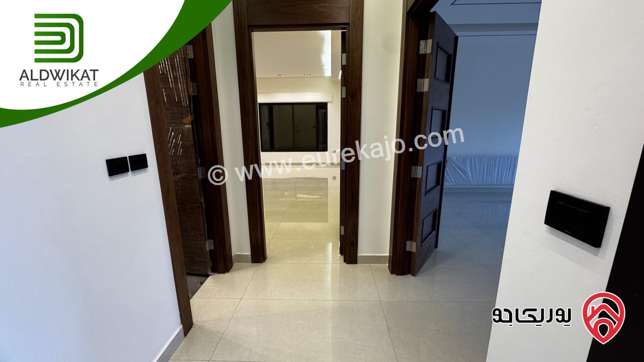 شقة ارضية للبيع في عمان - خلدا مساحة البناء 250 م والترس 80م موقع مميز واطلالة