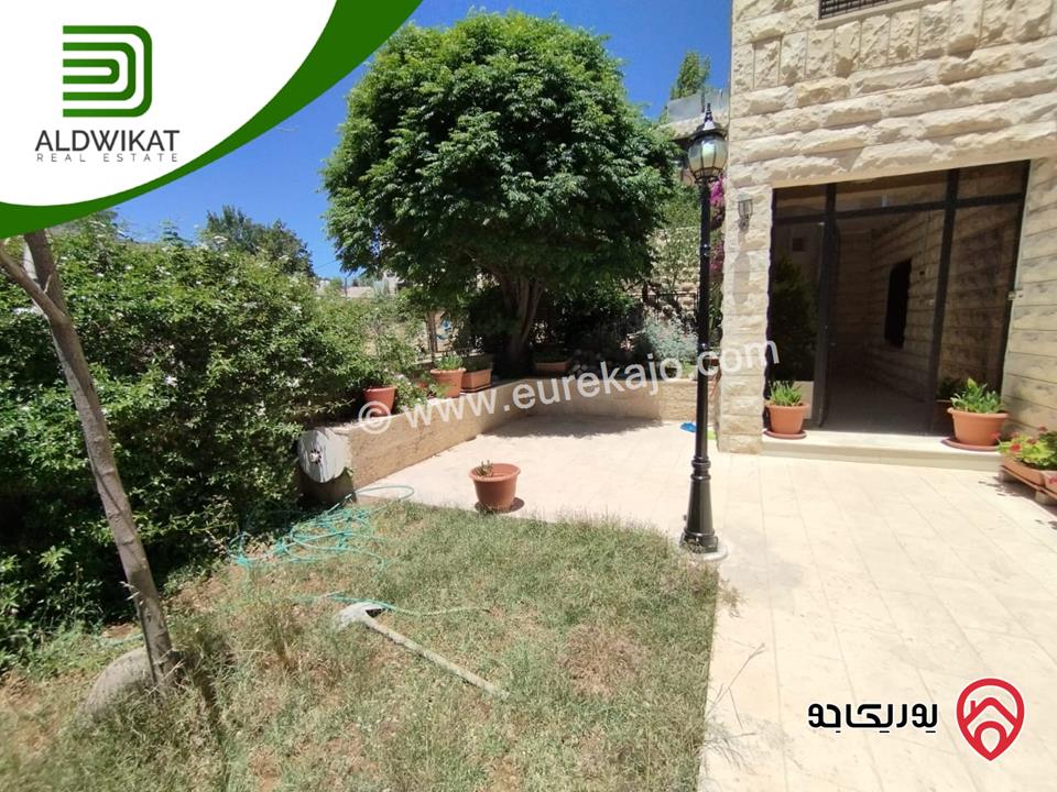 فيلا مساحة البناء 465م ومساحة الارض 840م للبيع في عمان - الجبيهة حي الجامعة