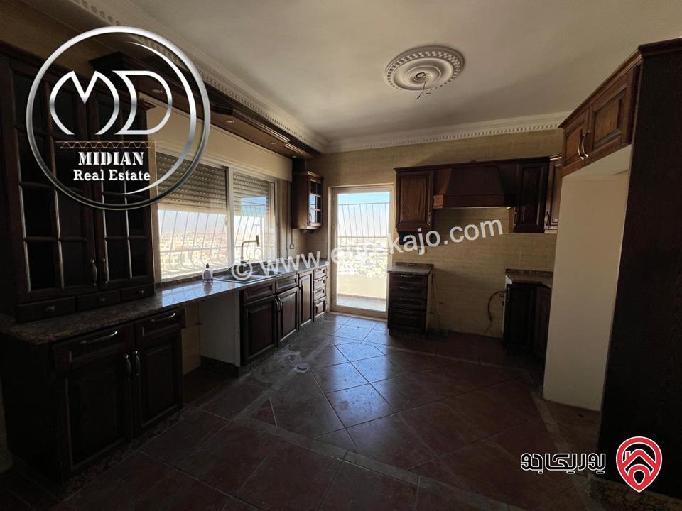 شقة دوبلكس فارغة للايجار طابق أخير مع روف في عمان - ضاحية الرشيد مساحة 300م مع تراسات اطلالة رائعة