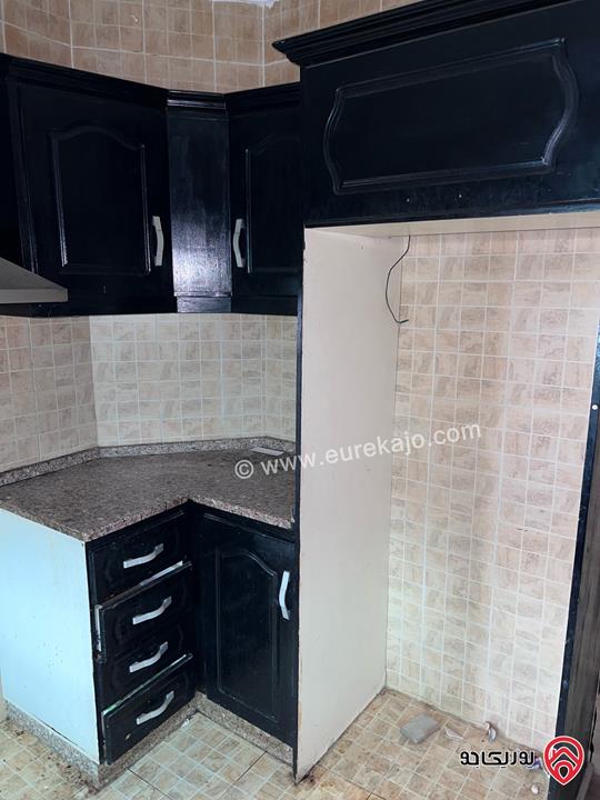 شقة شبه أرضية مساحة 100م داخلي و 100م خارجي للبيع في عمان - الجبيهة 