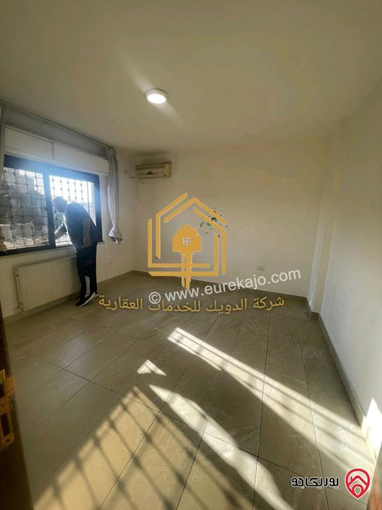 شقة فارغة طابق ثاني مساحة 130م للإيجار في عمان - الدوار السابع 