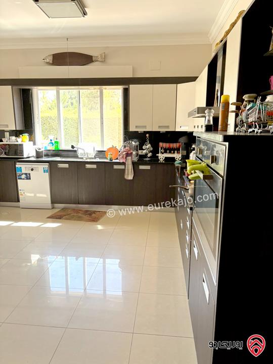 شقة طابقية ارضية مساحة 355م مع حديقة 500م للبيع في عمان - الشميساني