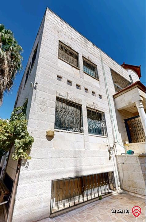 بيت مستقل مساحة 535م على أرض 340م للبيع في اربد قرب قصر العدل 