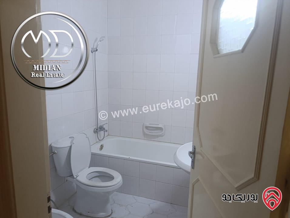 شقة للبيع في عمان - ام اذينة مساحة 160م طابق ثالث اطلالة جميلة تصلح للاستثمار بسعر مميز