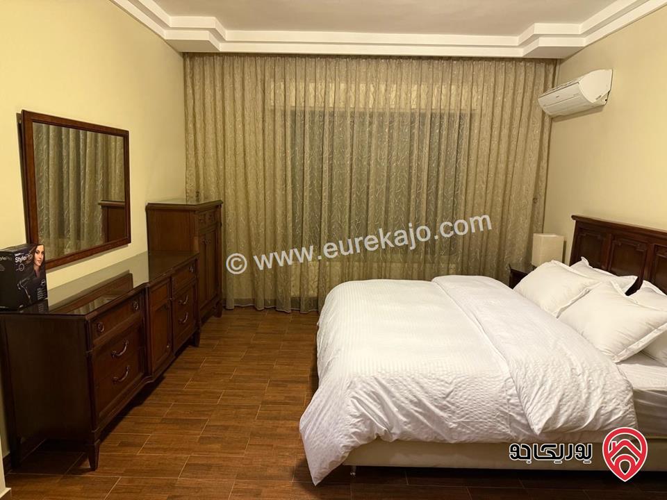 شقة سوبر ديلوكس طابق أخير مع روف مساحة 280م للايجار مفروشة في عمان - أم الكندم