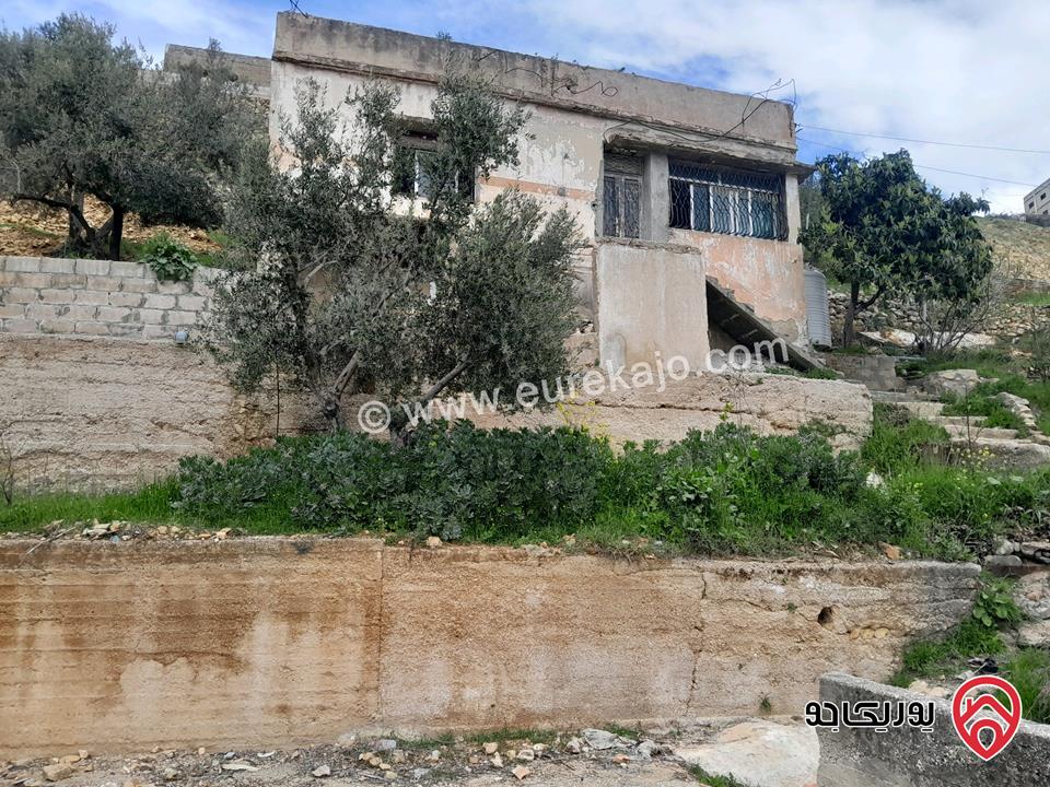 منزل مساحة 110م على أرض 350م للبيع في السلط 