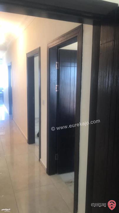 شقة طابق ثالث مساحة 120م للببع في عمان - ام السماق