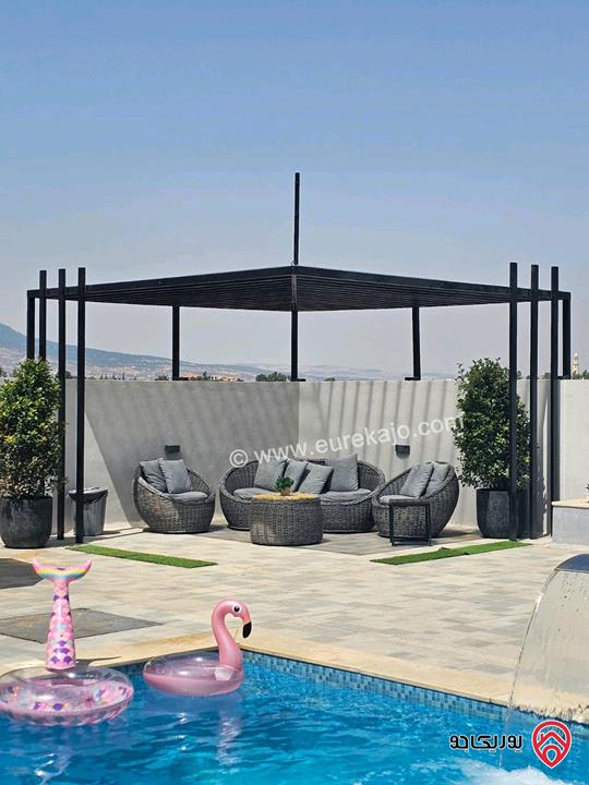 فيلا مساحة 700م على أرض 3 دونم و 512م للبيع في السلط