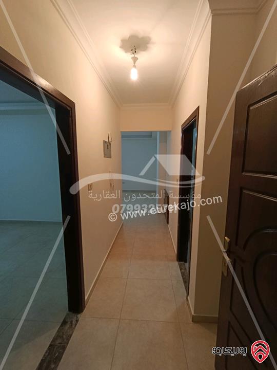 شقة فارغة مساحة 140م طابق ثاني للايجار للعرسان او عائلة صغيرة في عمان - الرابية