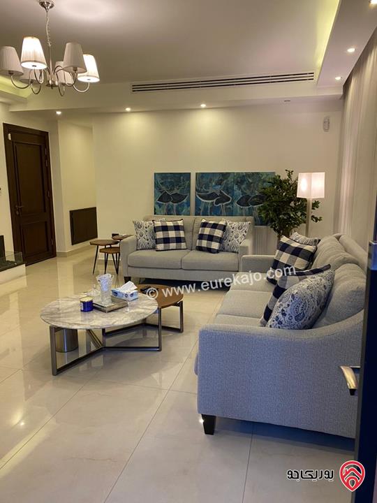 شقة ارضية فاخرة مفروشة مساحة 142م داخلي و 40م خارجي للايجار في عمان - الدوار الرابع جبل عمان