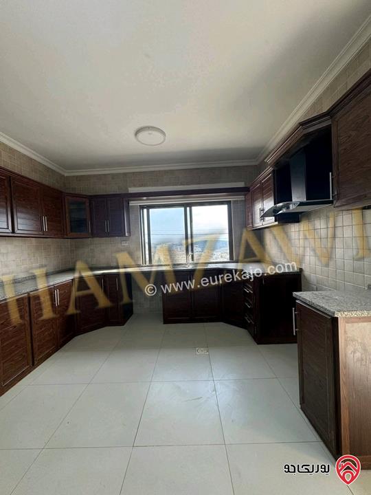 شقة ديلوكس فاخرة مساحة 210م طابق أول للايجار في عمان - طريق المطار 