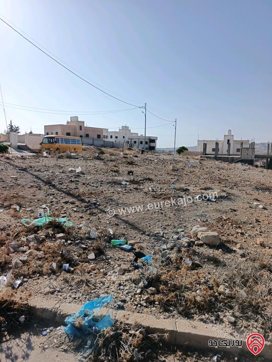 قطعتين أرض مساحتهم معاً 500م للبيع في مادبا - تطوير ماعين ع شارعين بسعر مناسب 35 الف