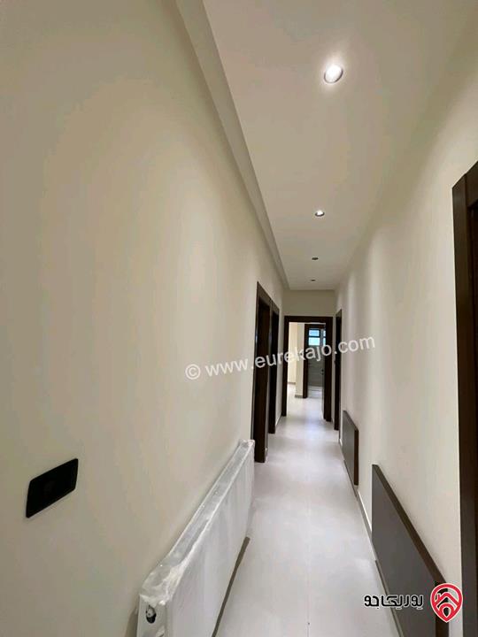 شقة فارغة أرضية مساحة 165م داخلي و 180م خارجي للايجار في عمان - حي الصحابة 