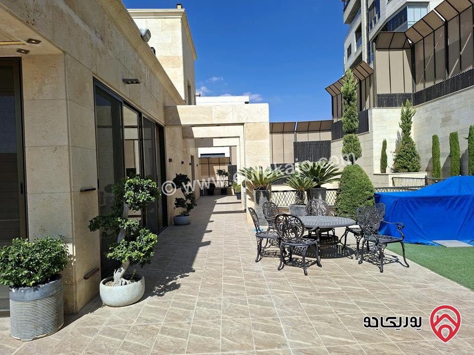 فيلا فاخرة مساحة 1 دونم و 430م على أرض 1 دونم و 100م للبيع في كريدور عبدون