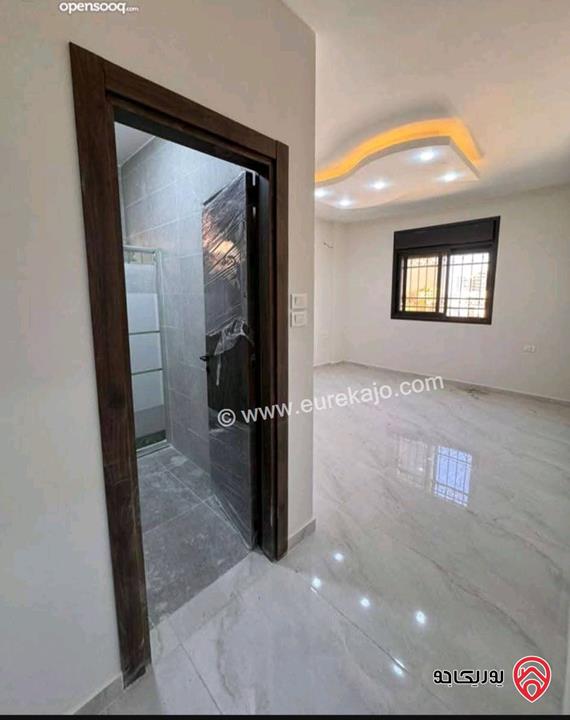 شقة طابق ارضي مساحة 120م للبيع في الزرقاء الجديدة