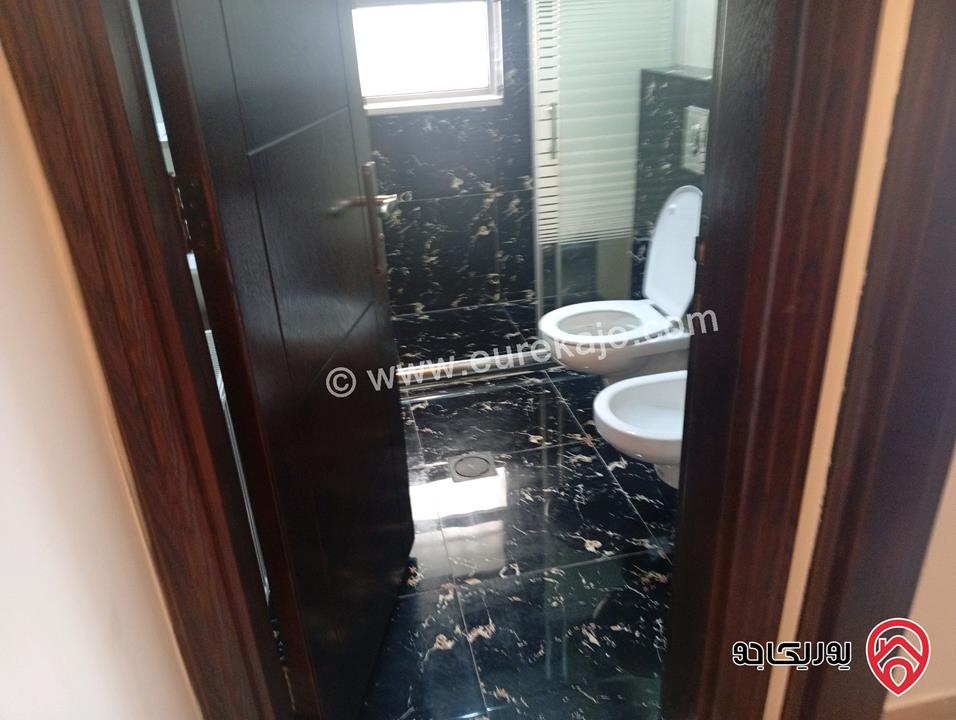 شقة شبه ارضية مساحة 220م مع ترس وكراج ومدخل مستقل للايجار في عمان - الرابية