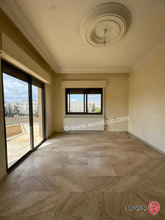 شقة فارغة طابق ثاني مساحة 220م للايجار في عمان - خلدا