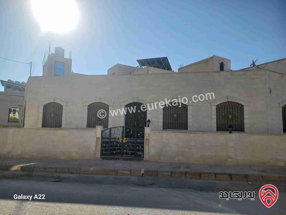 منزل مساحة 225م على أرض 409م للبيع في الزرقاء - مدينة الشرق المرحلة الثانية 