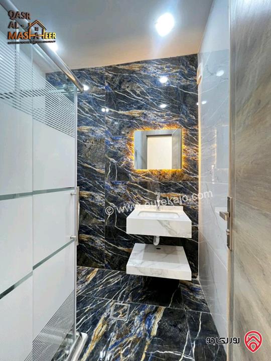 شقة فاخرة بدفعة 50% مساحة 195م داخلي و 150م خارجي للبيع في عمان - الجبيهة 