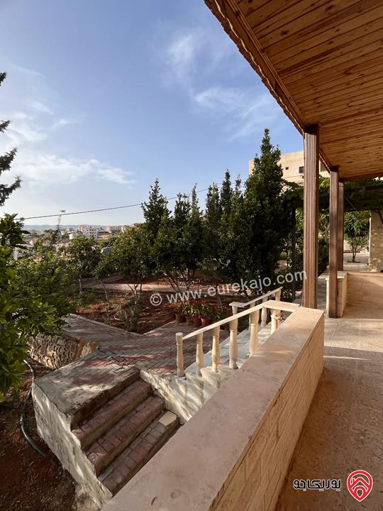 فيلا مساحة 500م على أرض 3 دونم و 750م للبيع في جرش 