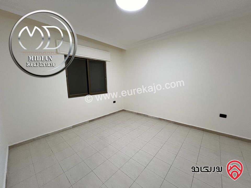 شقة ارضية للبيع في عمان - دير غبار مساحة 200م مع ترس 80م تشطيبات و ديكورات سوبر ديلوكس