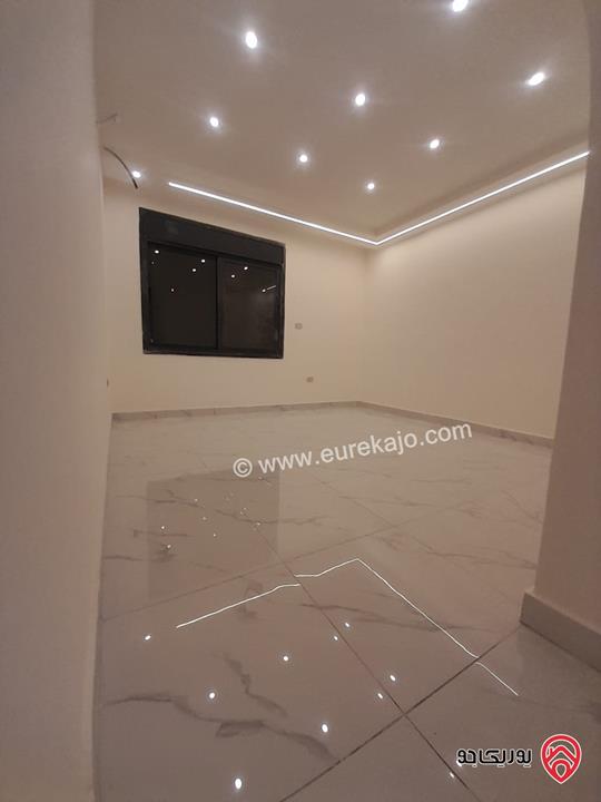 شقة جديدة ارضي مساحة 120م +70م ترس في عمان - المقابلين ش. الحرية