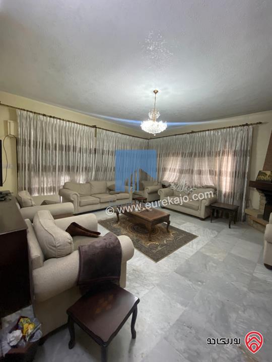 شقة طابقية أرضية مميزة للبيع في أم أذينة - قرب سوق الذهب 500م مع حديقة وترسات 300م