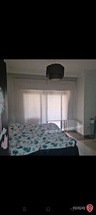 شقة طابق ثالث مع روف مساحة 226م للبيع في عمان - عبدون 