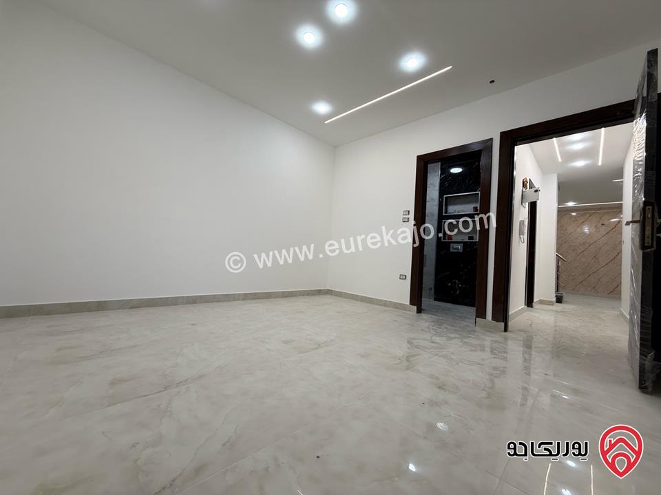 شقة طابق ثالث مع روف مساحة 210م للبيع في عمان - طبربور