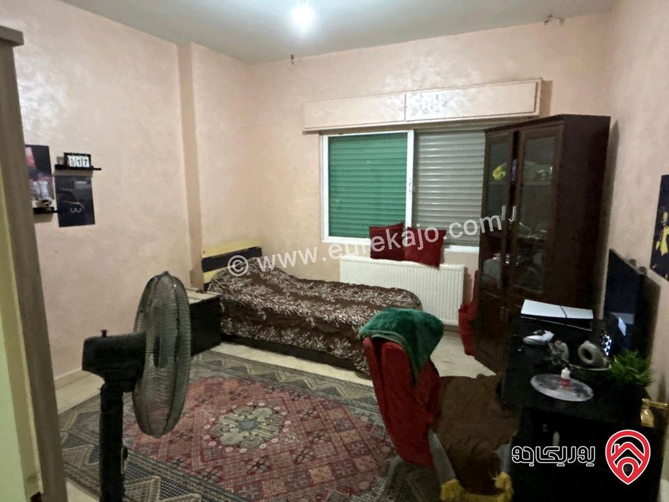 شقة شبه أرضية مساحة 194م داخلي و 160م خارجي للبيع في عمان - ام أذينة