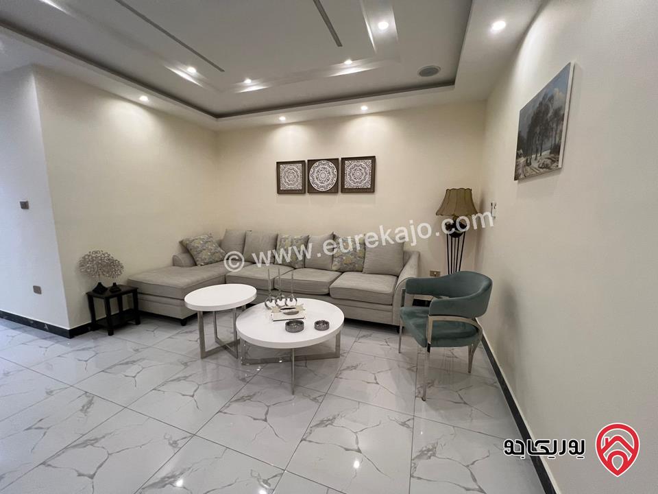 شقة مفروشة أرضية مفروشة مساحة 140م داخلي و 130م خارجي للايجار في عمان - عبدون