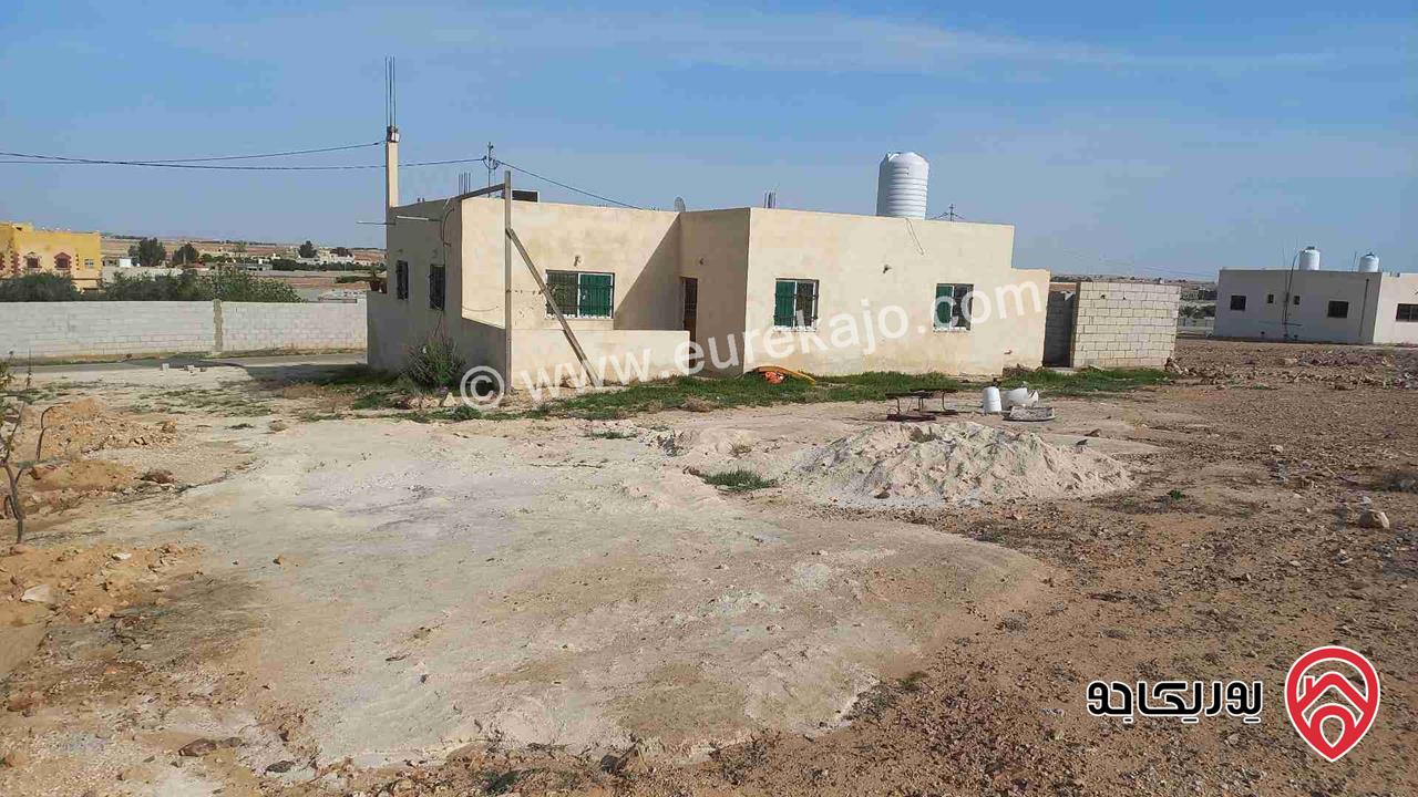 منزل مستقل مساحة 140م على أرض 950م للبيع بسعر مغري في الزرقاء - قصر الحلابات