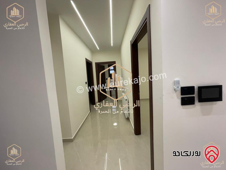 شقة فارغة أرضية مساحة 225م داخلي و 200م خارجي للايجار في عمان - الجبيهة