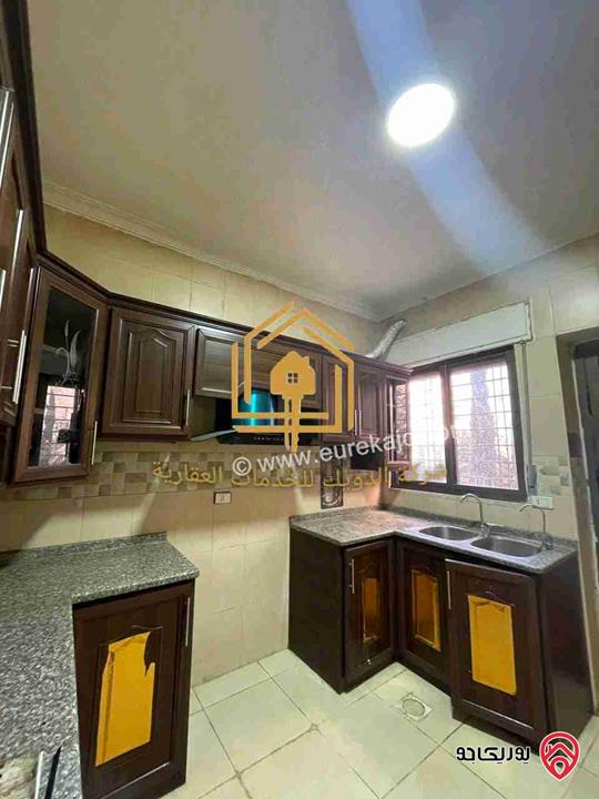 شقة فارغة أرضية مساحة 130م داخلي و 80م خارجي للايجار في عمان - الجبيهة 