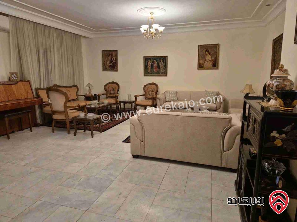 شقة دوبليكس طابقين مساحة 255م داخلي و 100م خارجي للبيع في عمان - عبدون 