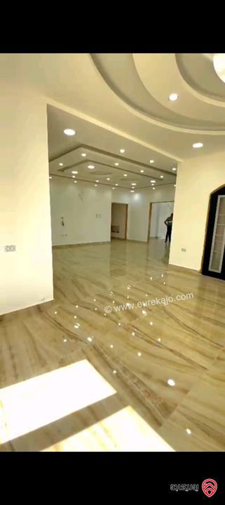 فيلا مساحة 1300م على أرض 1200م للبيع في عمان - الجبيهة 