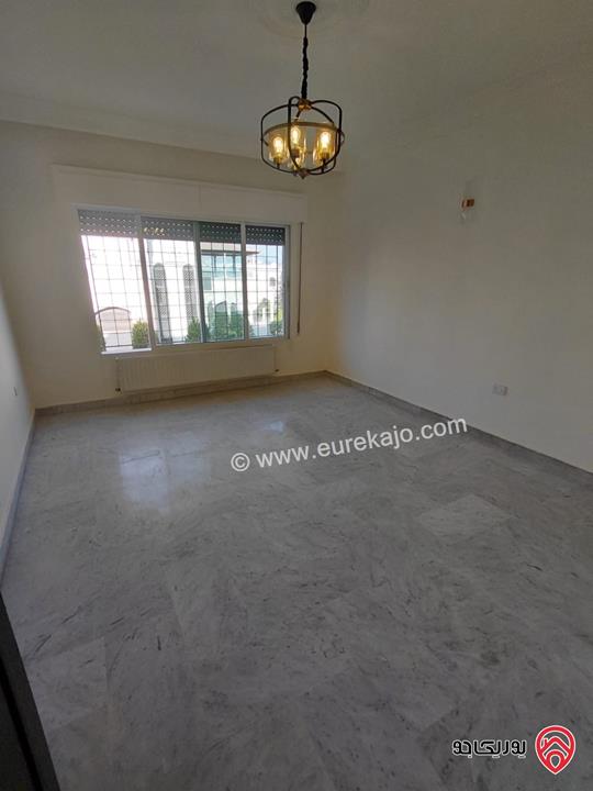 شقة مجددة طابق أول مساحة 200م للإيجار في عمان - دير غبار 