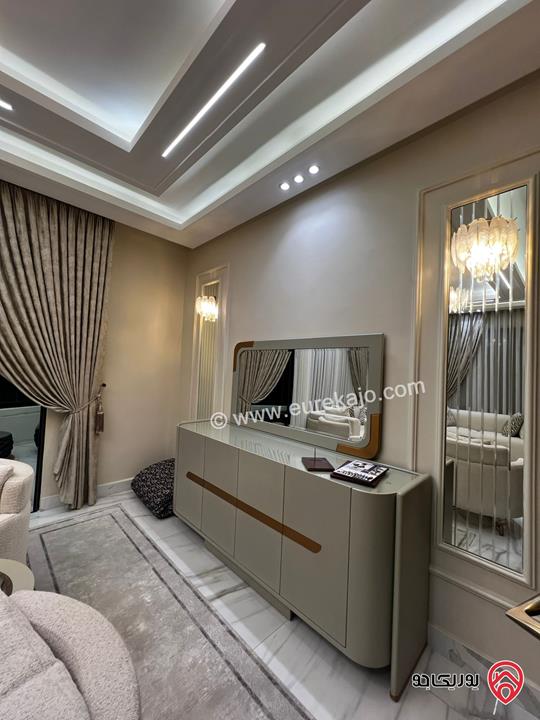 شقة طابق ثالث دوبلكس فاخرة مساحة 240م للبيع مفروشة في عمان - خلدا