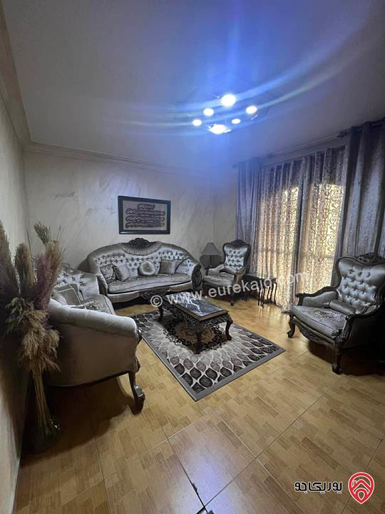 شقة مميزة طابق أرضي دوبلكس مساحة داخلية 220م ومساحة خارجية 190م للبيع في عمان - القويسمة