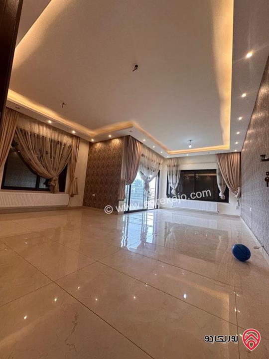 شقة طابق ثالث مع روف مساحة 180م للايجار في عمان - خلدا