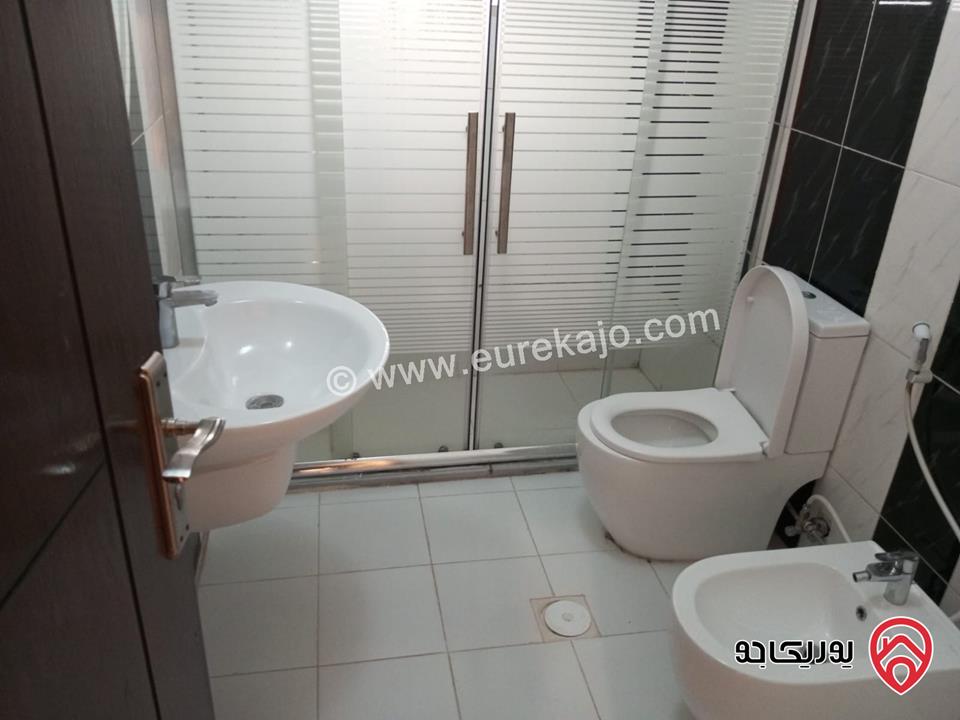 شقة بتشطيبات فاخرة مساحة 150م طابق تسوية ومدخل مستقل – مشمسة ومهوّاة للبيع في عمان – ضاحية الرشيد خلف جامعة الأميرة سمية