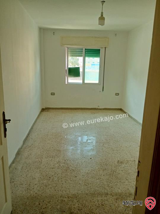 شقة طابق أول مساحة 140م للبيع في اربد غرب مسجد علياء التل