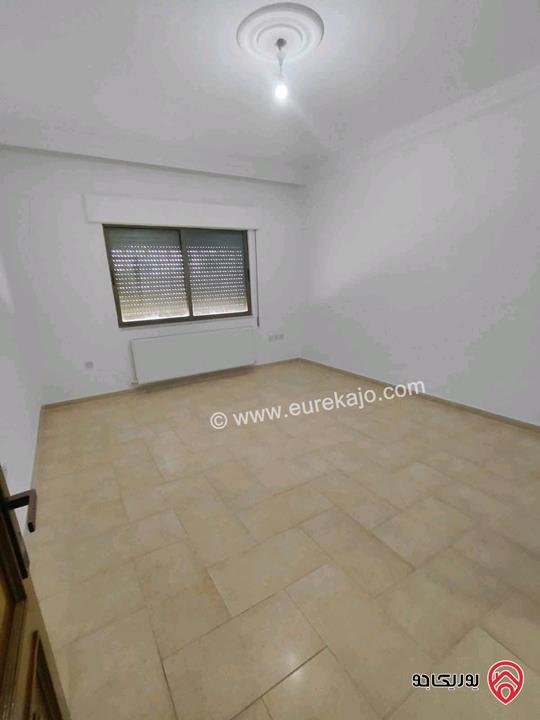 شقة فارغة طابق ثالث مساحة 250م للايجار في عمان - ام السماق 