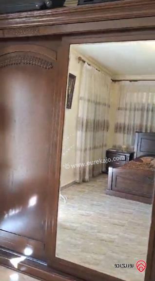 شقة مساحة 128م طابق أول مجددة بالكامل للبيع في جبل الحسين 