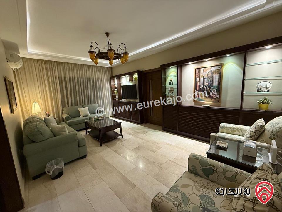 شقة سوبر ديلوكس طابق أخير مع روف مساحة 280م للايجار مفروشة في عمان - أم الكندم