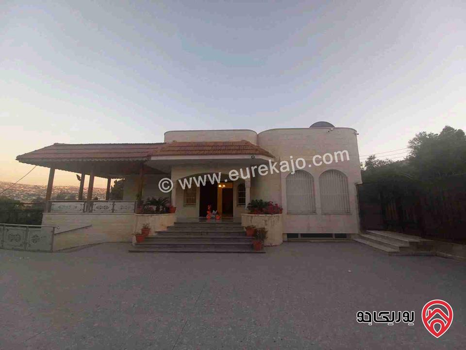 فيلا مساحة 500م على أرض 1900م للبيع في عمان - منطقة ام الدنانير 