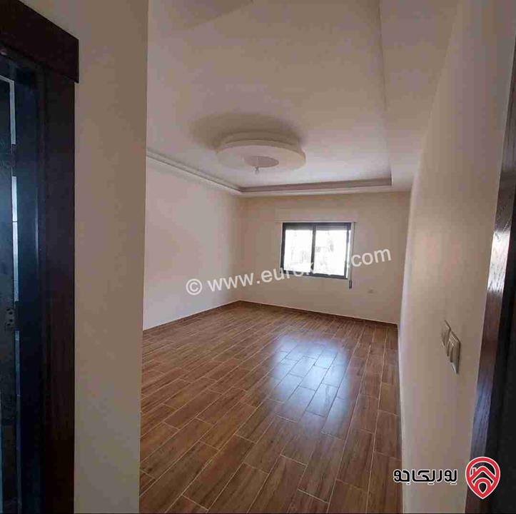 شقة طابقية سوبر ديلوكس طابق ثالث مساحة 160م الواجهة الرئيسية جنوبية شرقية العمارة 7 شقق فقط وعلى شارعين كامل الخدمات للبيع في جبل المنارة شارع الوسيلة 