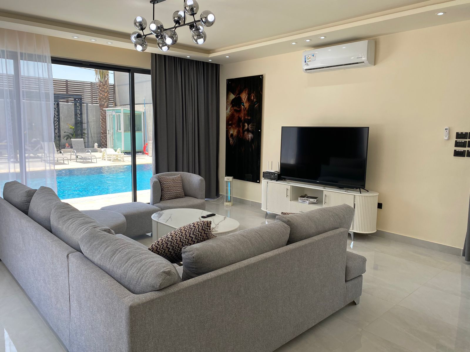 شاليه Nouf Villa مساحة الأرض 705م والبناء 355م للبيع في البحر الميت - الرامة 