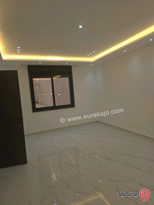 شقة شبه ارضي واسعة مساحة 185م داخلي وخارجي 220م ومشمسة تشطيبات ديلوكس للبيع في عمان - شفا بدران